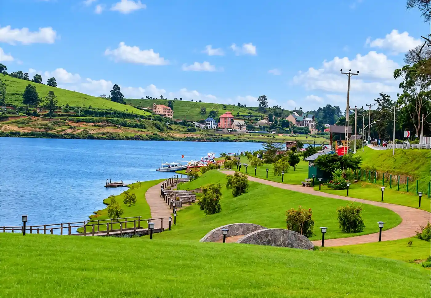 Lake Gregory close to the hotel in Nuwara Eliya